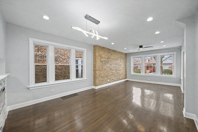 Building Photo - 1511 N Linder Ave