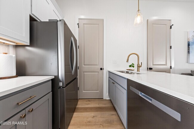 Building Photo - 206 Steiner Oaks