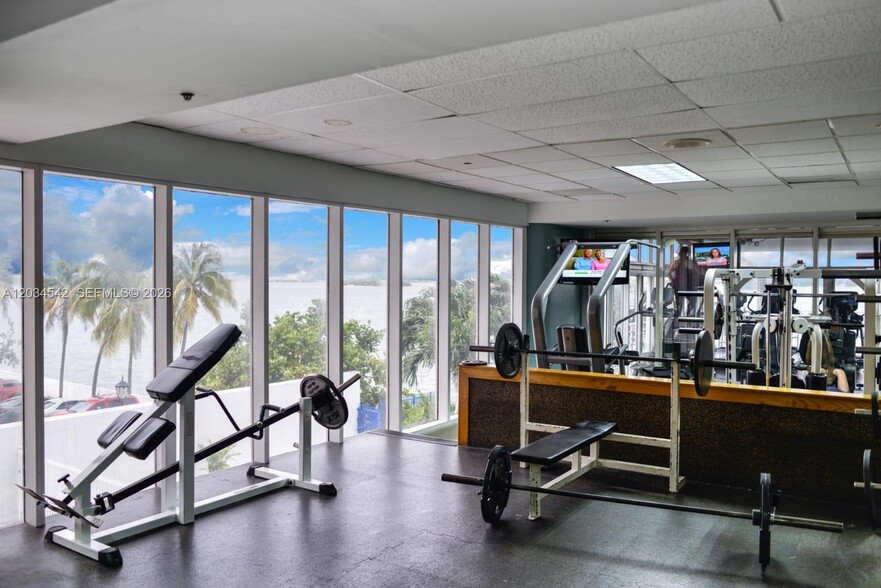 Building Photo - 1717 N Bayshore Dr