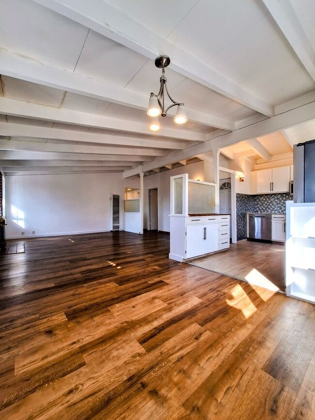 Building Photo - Refurbished 3bd Single Story House With Carport & Large Yards