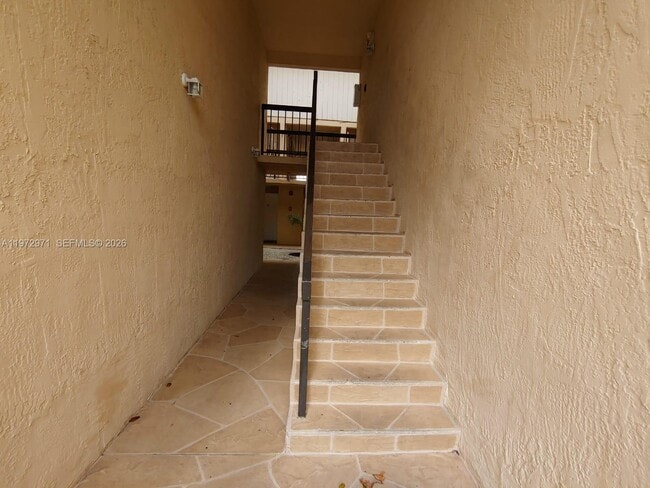 Building Photo - 690 W Park Dr