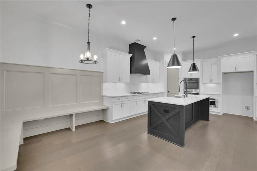 Building Photo - 6181 Shoreland Cir