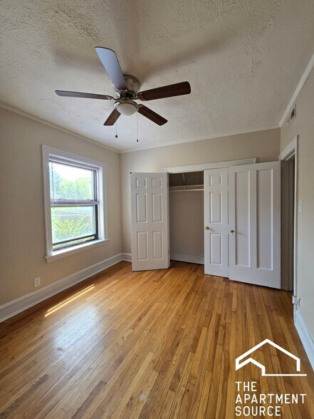 Building Photo - 927 Forest Ave
