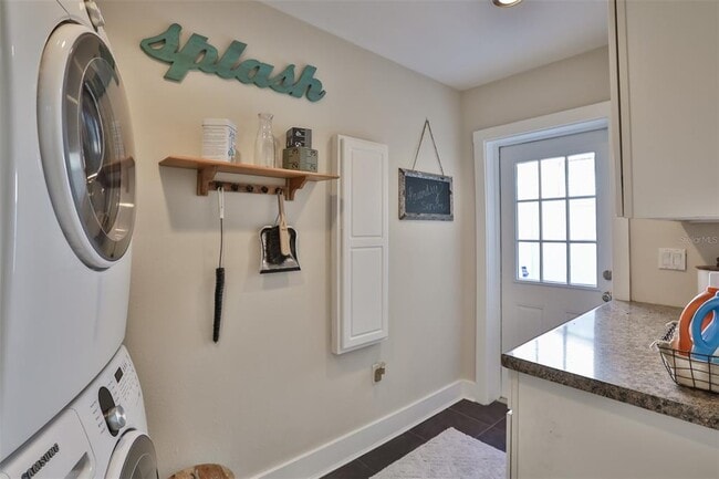 Building Photo - 3315 W Harbor View Ave