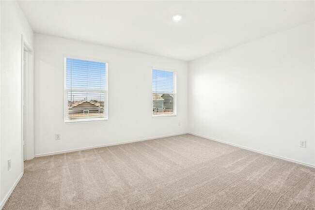Building Photo - 190 Sambre St