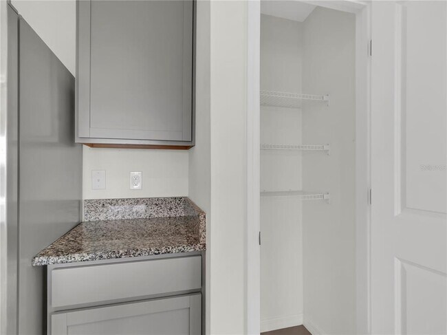 Building Photo - 16645 Mosaic Oar Dr