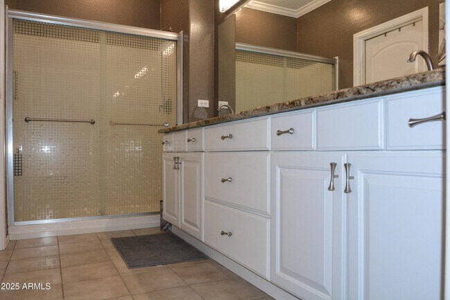 Building Photo - 13436 W La Vina Dr