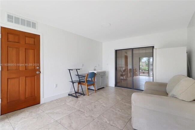 Building Photo - 15730 SW 103rd Ave