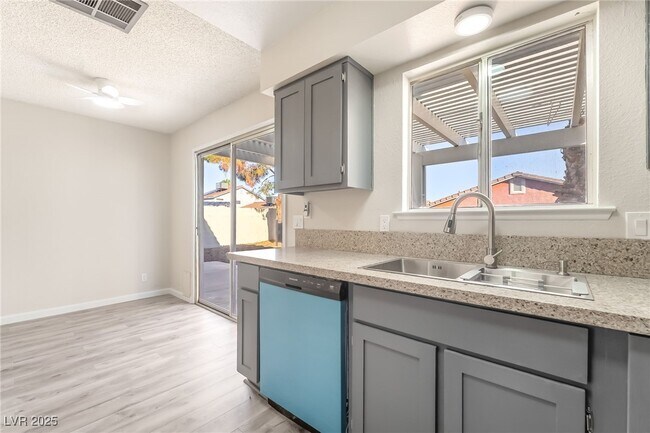 Building Photo - 603 Carleton Dr