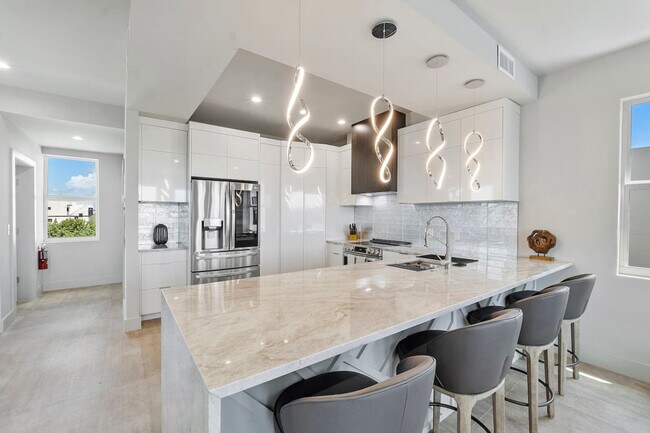 Building Photo - 99 Seaside Ave