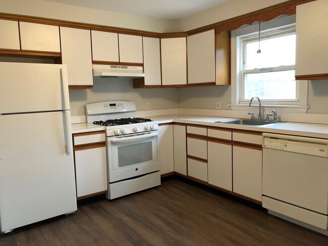 Building Photo - 288 Lagrange St