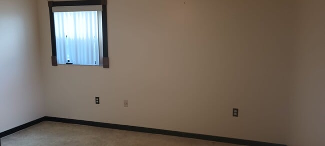 Building Photo - Beautiful 2 bedroom 2 bathroom house 1 car...