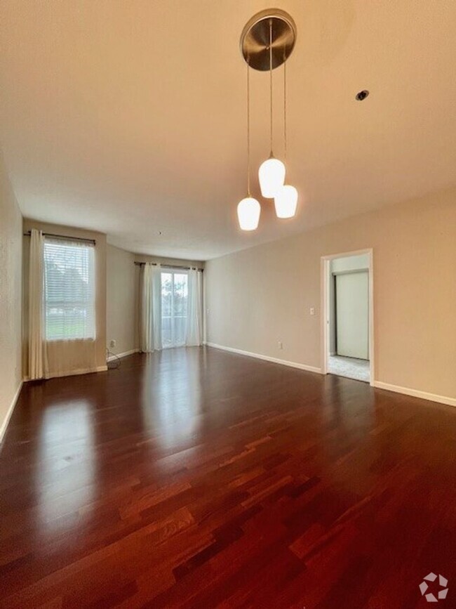 Building Photo - 2 Bedroom, 2 Bath - Second Floor, San Jose...