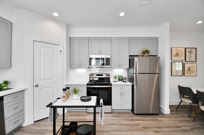 Building Photo - 2008 Laverne Holw Ln