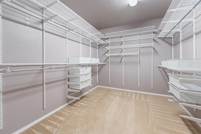 Building Photo - 500 Braewick Dr