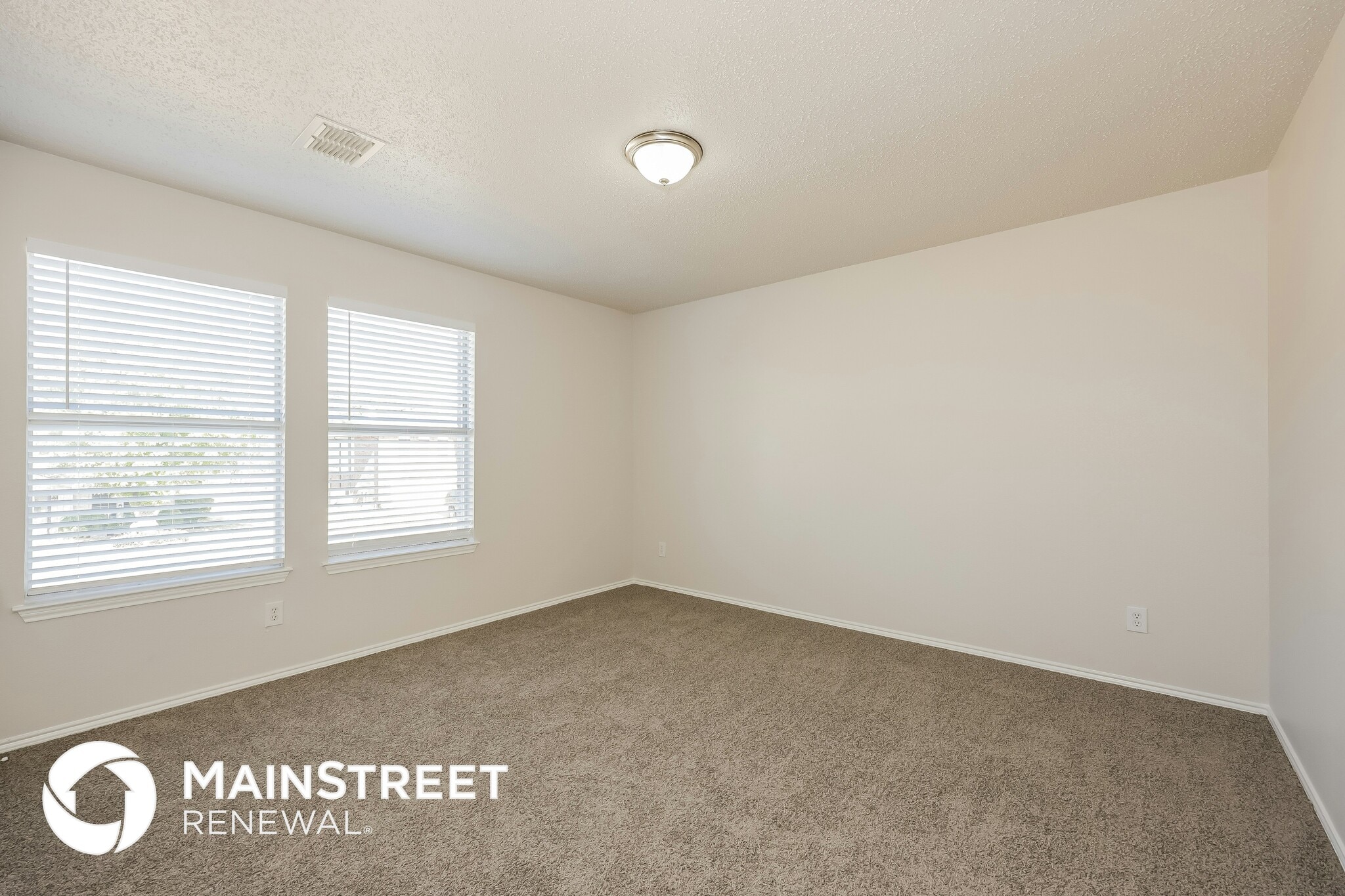 Building Photo - 664 Lowe Dr