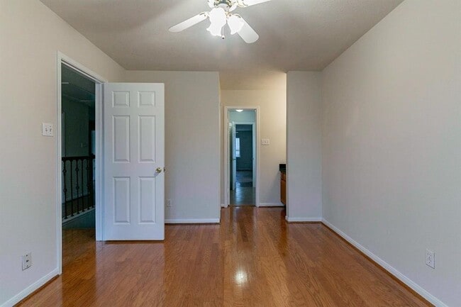 Building Photo - 8315 Mission Estates Dr