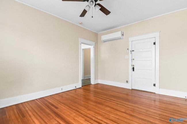 Building Photo - 207 Lincoln St SE