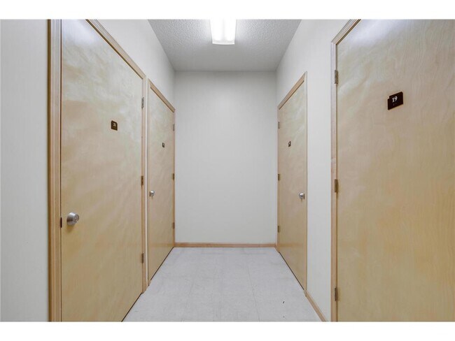 Building Photo - 2565 Franklin Ave