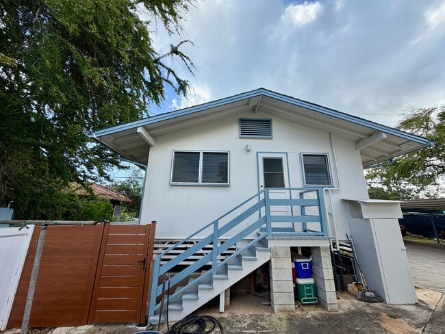 Building Photo - Newly Renovated 3BR Kapahulu Home with Private Yard and Gated Parking Near Waikiki