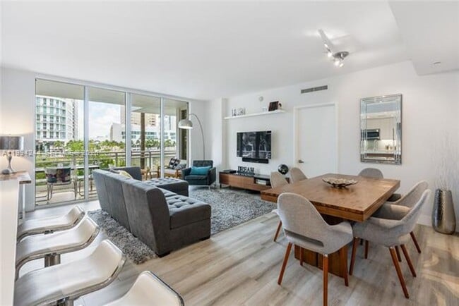 Building Photo - 901 Brickell Key Blvd