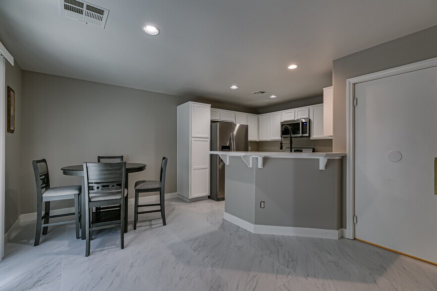 Building Photo - 7252 Quarterhorse Ln