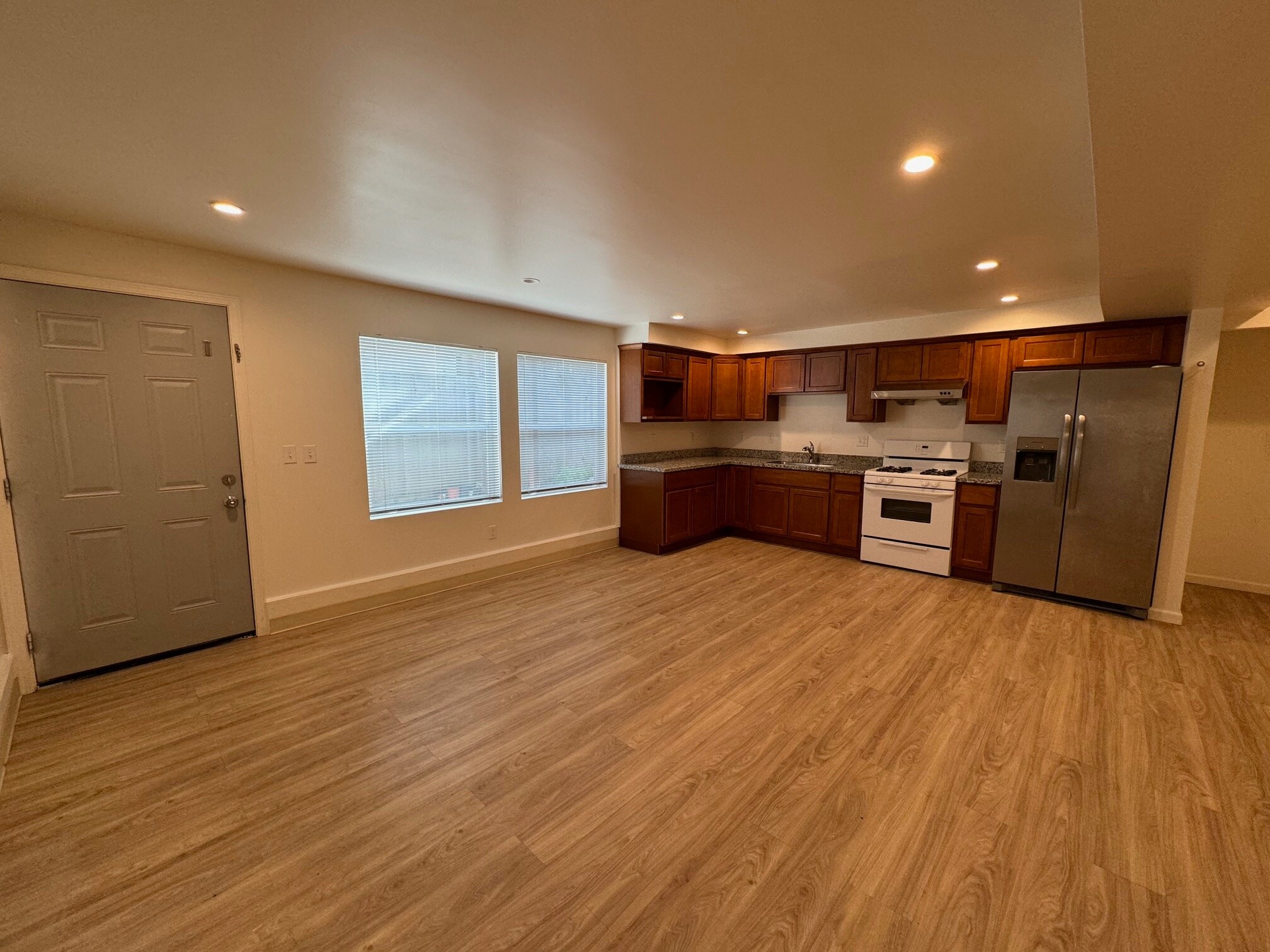 Building Photo - 1551 Santa Clara Ave