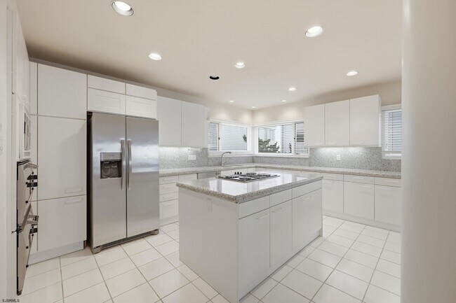 Building Photo - 119 S 11th Ave