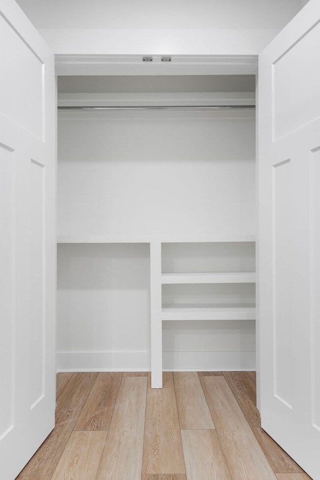 Building Photo - Four Bedroom Four Bath Home