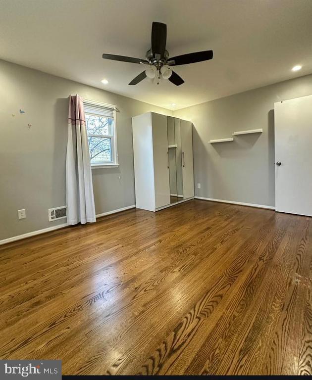 Building Photo - 8140 Drayton Ln