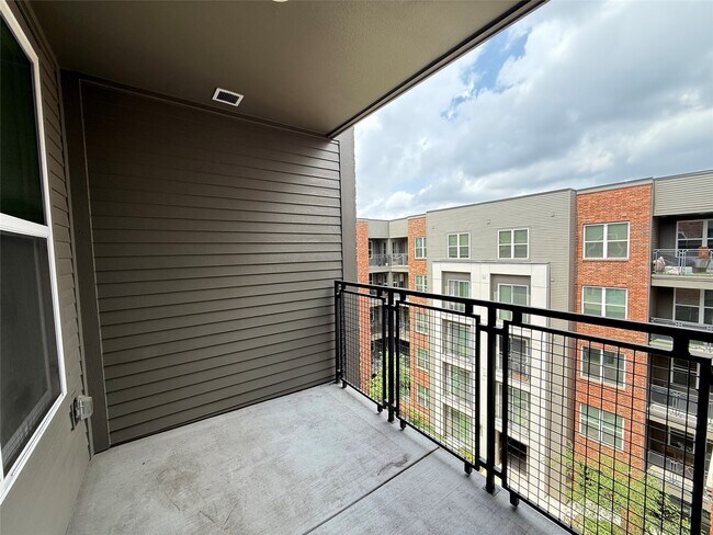 Building Photo - 2520 Washington Ave