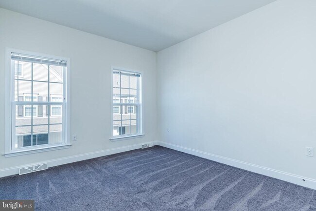 Building Photo - 1338 Saxton Wy