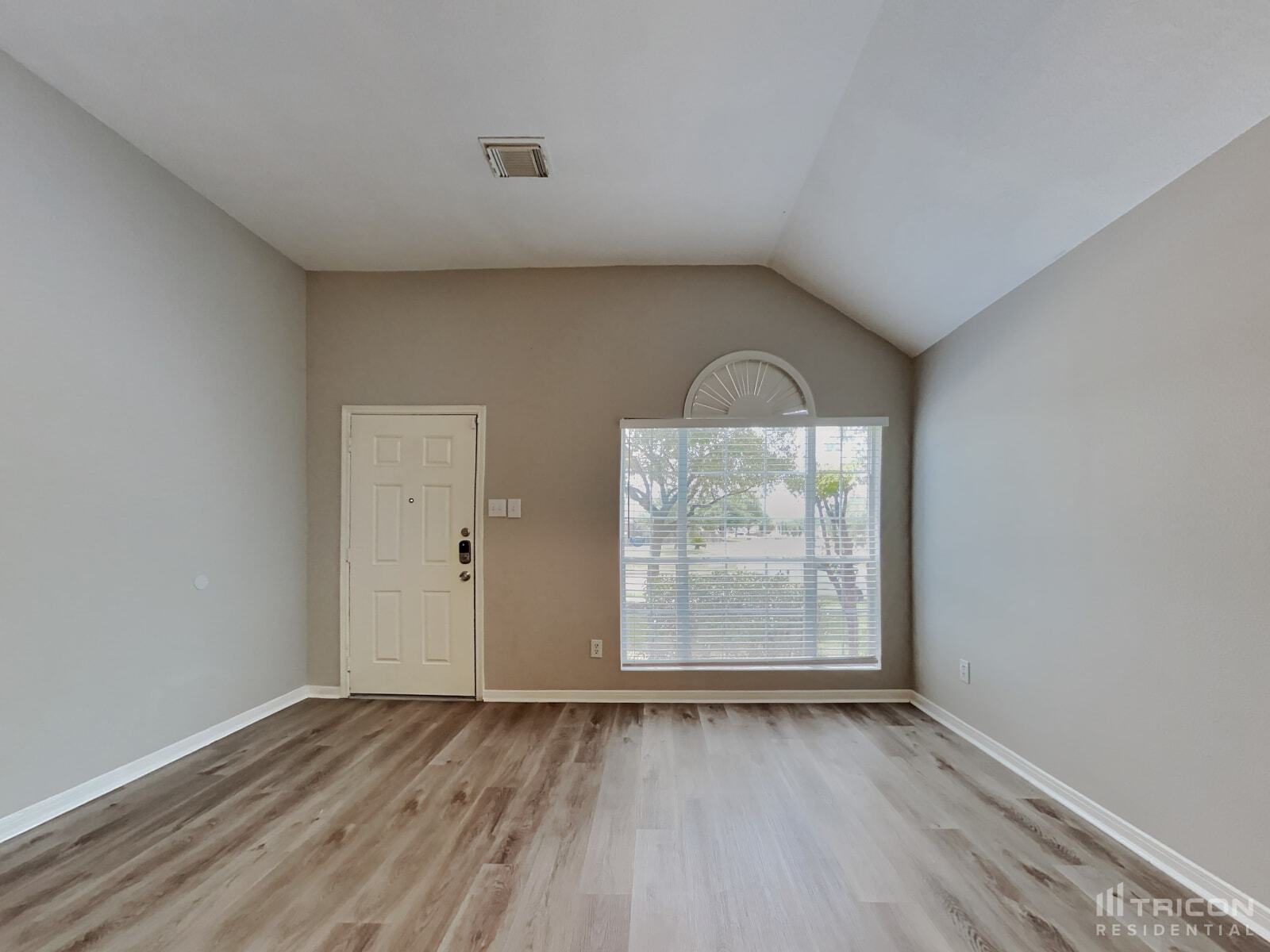 Building Photo - 18515 Knob Hill Lake Ln