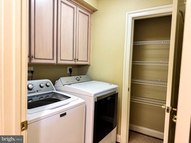 Building Photo - 6403 Velliety Ln