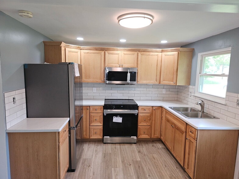 Building Photo - 823 W Teton Dr