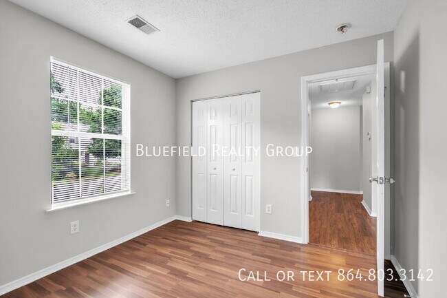 Building Photo - 111 White Willow Ct