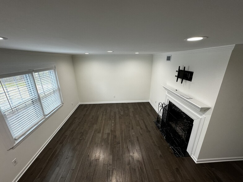 Building Photo - 157 Elysian Way NW