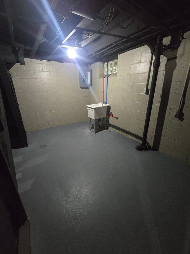 Building Photo - 16522 Murray Hill St