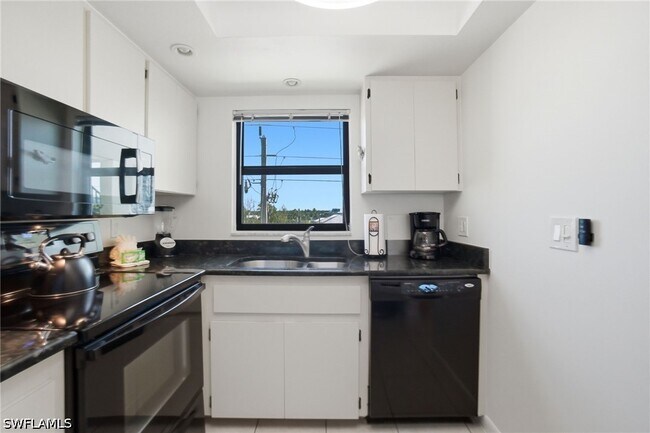 Building Photo - 4450 Estero Blvd