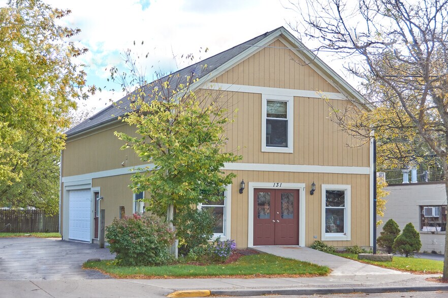 Freshly painted in 2019 - 131 Washington St