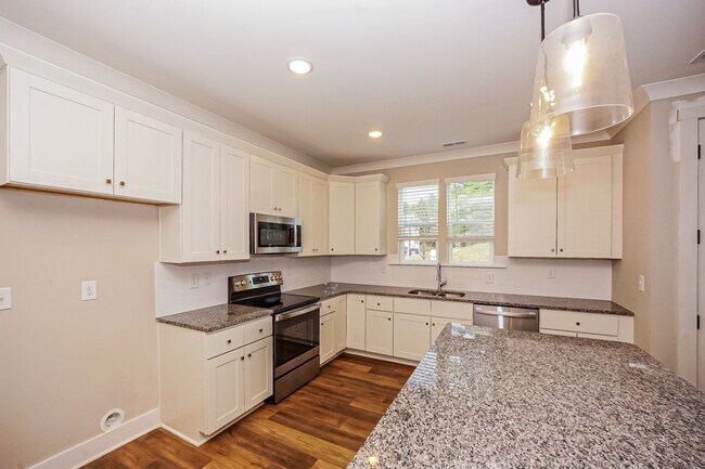 Building Photo - Brand New End-Unit Townhome | 3 BR/2.5BA | 1-Car Garage | Near Downtown Mooresville