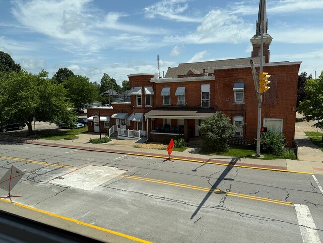 Building Photo - 129 E Lincoln Ave