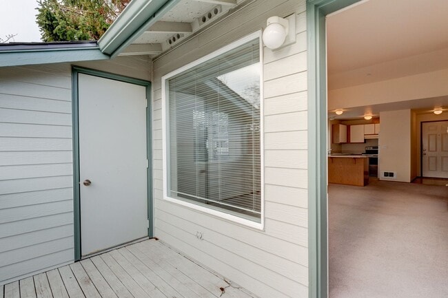 Building Photo - 2 Bed 2 Bath Point Of View Condo