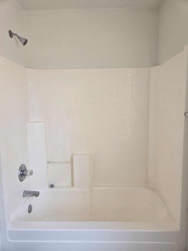 Building Photo - 3 bed, 2 bath in Surprise