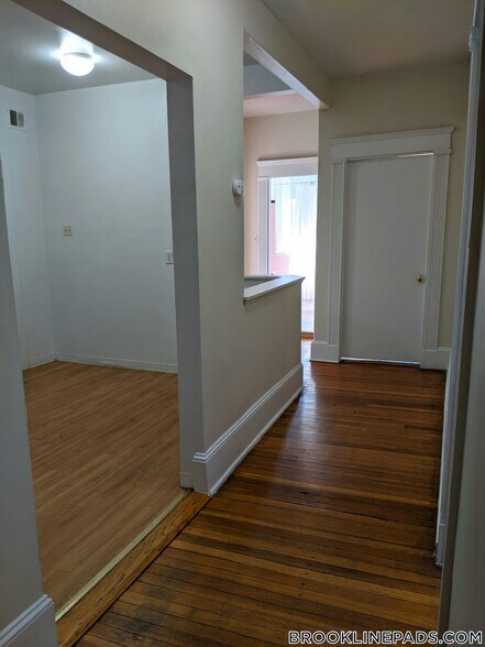 Building Photo - 1589 Beacon St