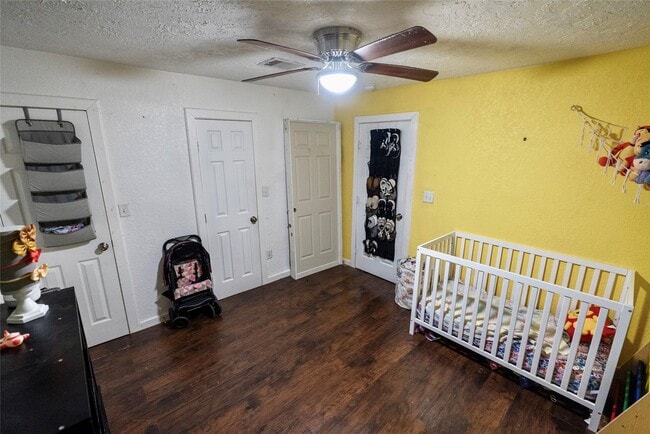 Building Photo - 508 Clear Lake Rd