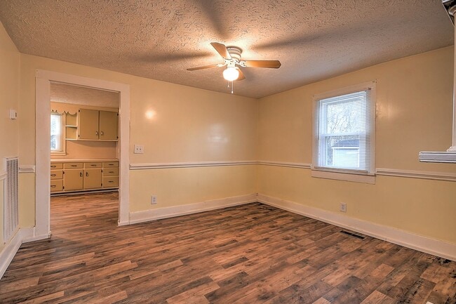 Building Photo - 1017 Fairview Ave