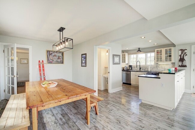 Building Photo - 3 bedroom 2.5 View Property Beach Access  ...