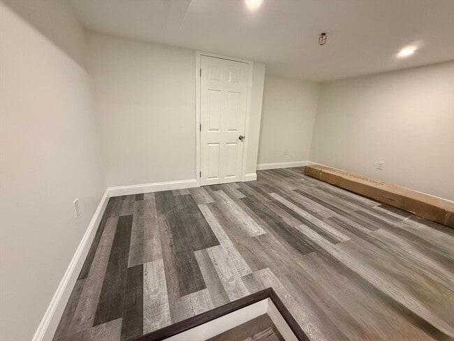 Building Photo - 7 Lily Pond Ln