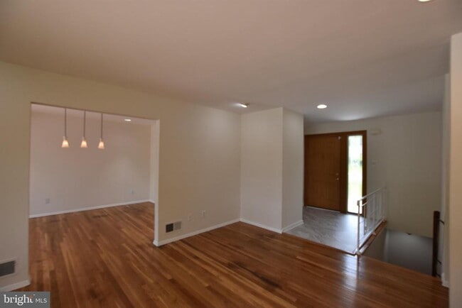 Building Photo - 4015 Heathfield Rd